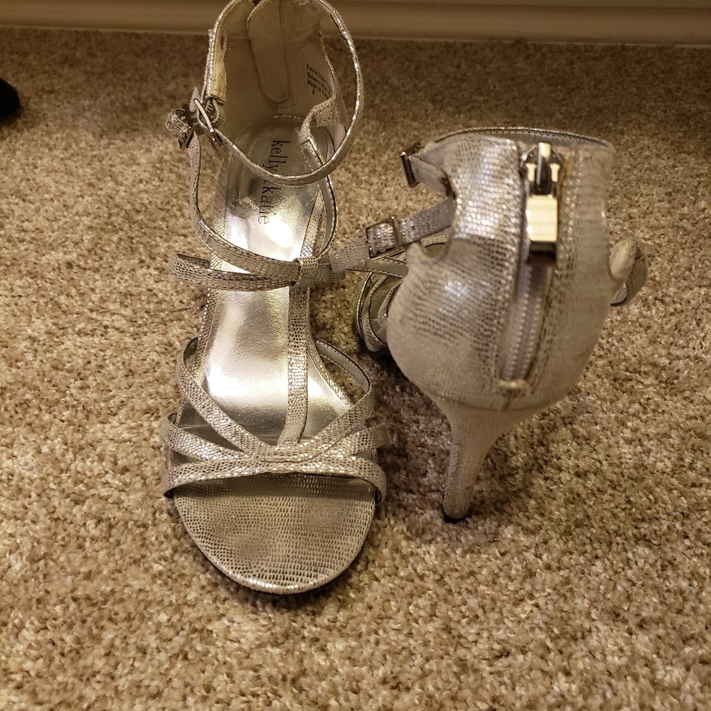 Silver pumps
